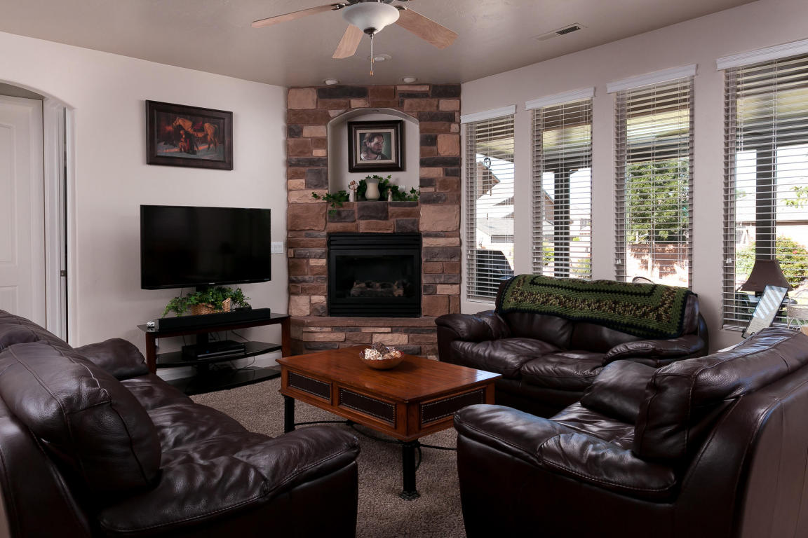 2534 S Songbird, Washington, UT 84780