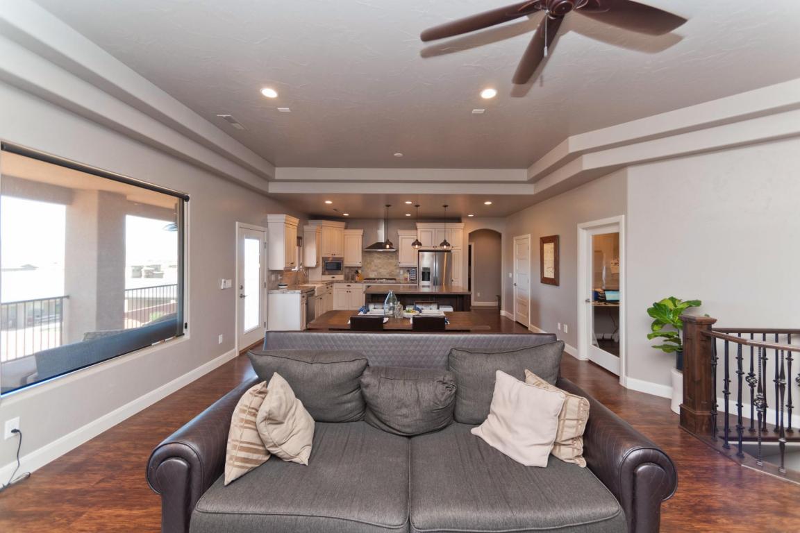 1240 E Nazareth Dr, Washington, UT 84780