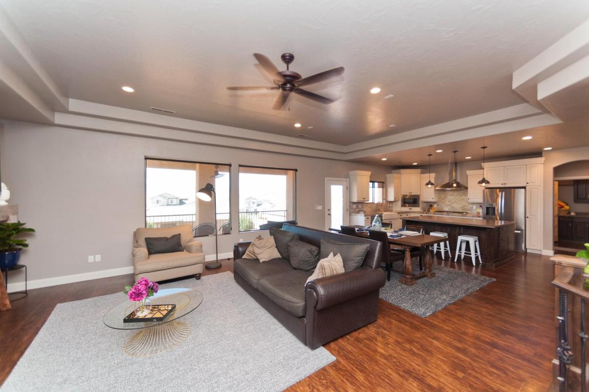 1240 E Nazareth Dr, Washington, UT 84780
