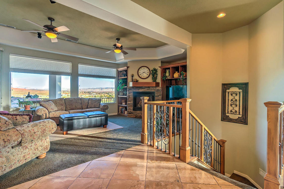 1138 N Las Entradas DR, Washington, UT 84780
