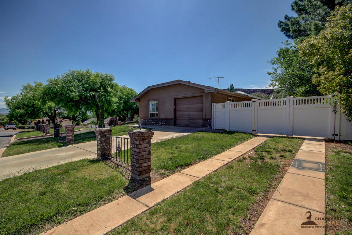 2702 S Tonaquint DR, St George, UT 84790