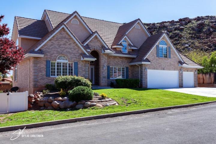 1427 Montezuma CIR, St George, UT 84790