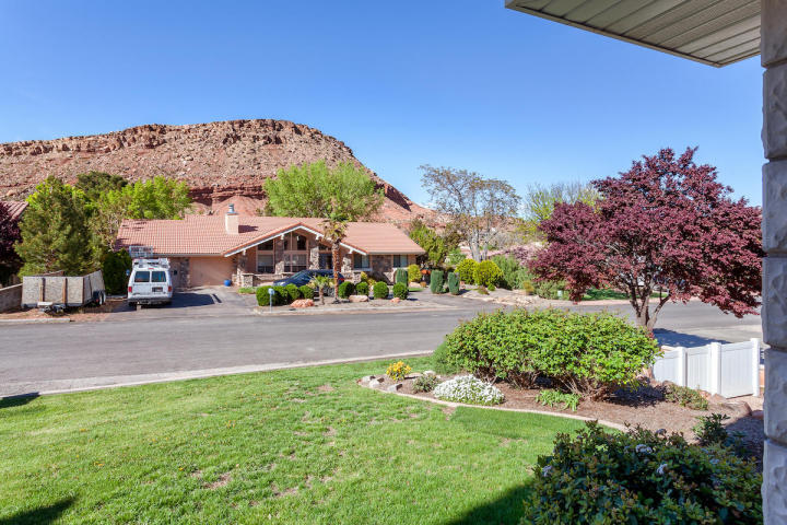 1427 Montezuma CIR, St George, UT 84790