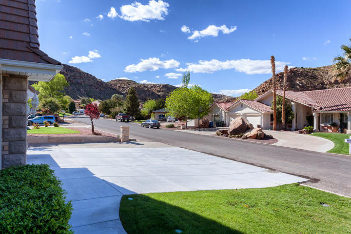 1427 Montezuma CIR, St George, UT 84790
