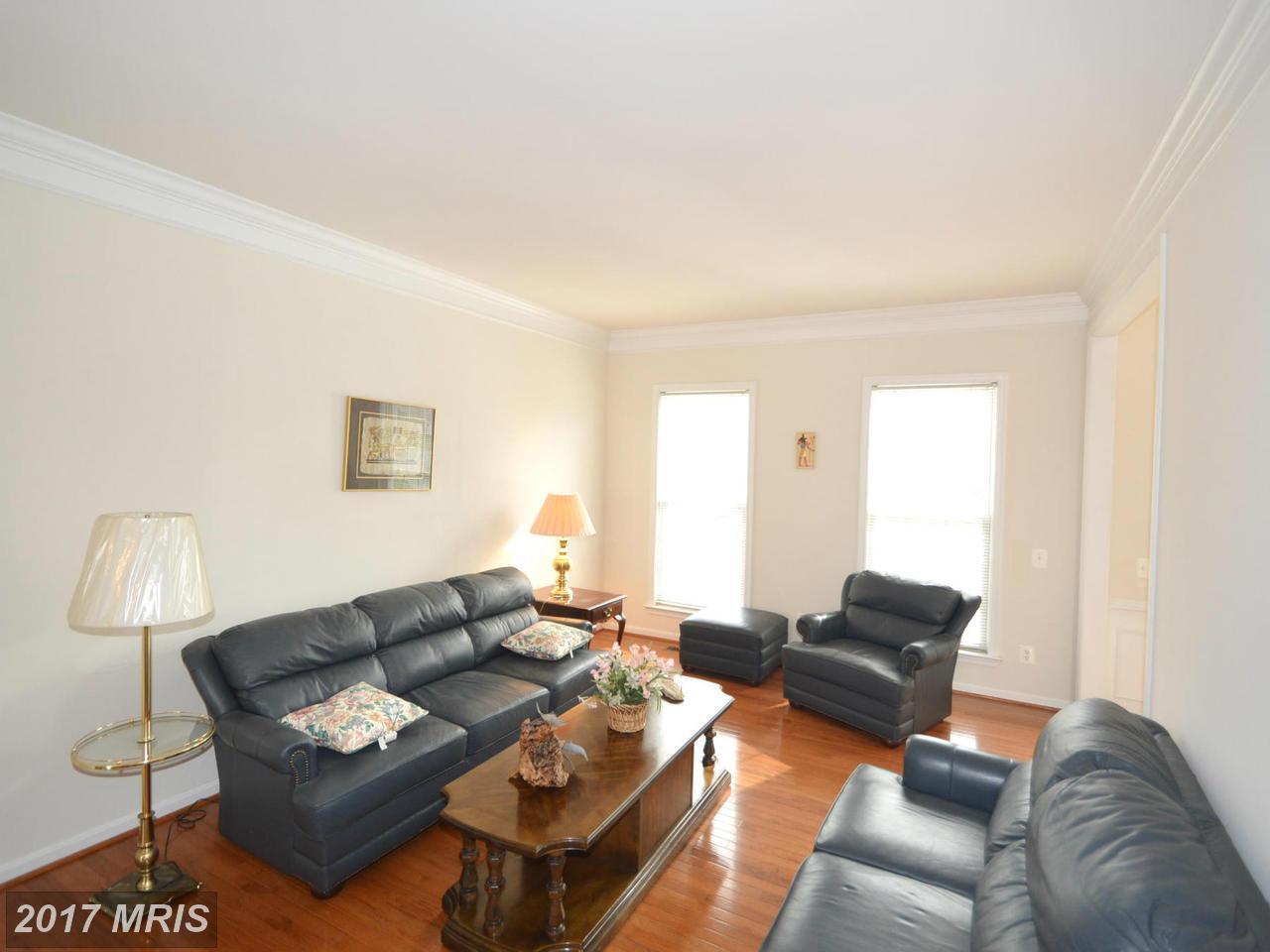 43929 CHURCHILL GLEN DR, Chantilly, VA 20152