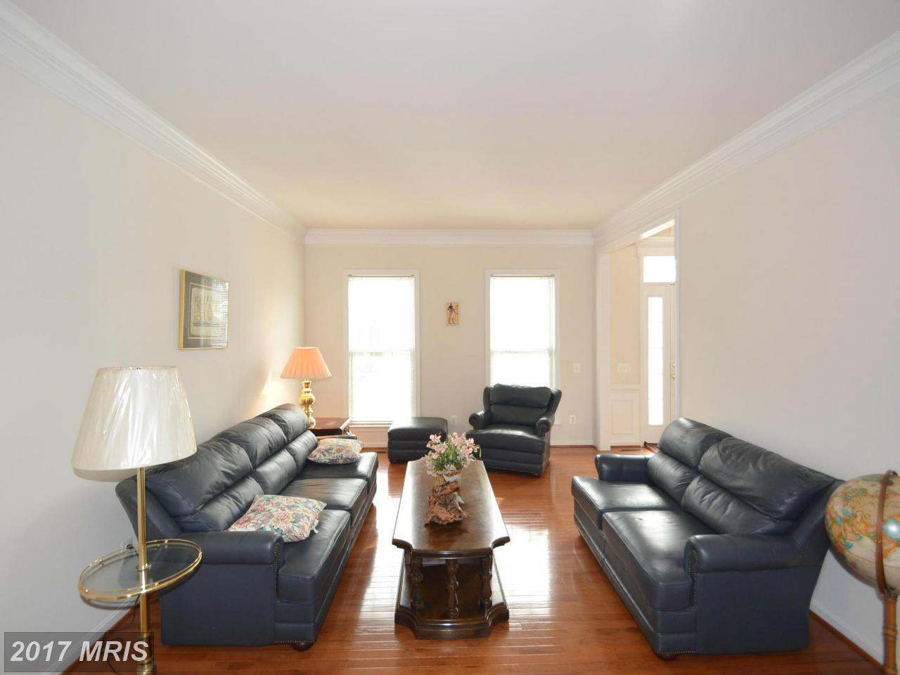 43929 CHURCHILL GLEN DR, Chantilly, VA 20152