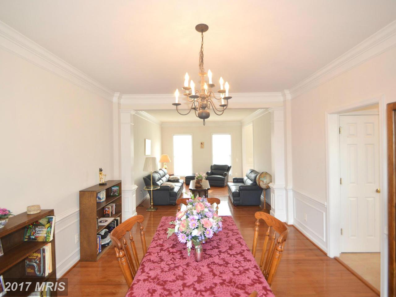 43929 CHURCHILL GLEN DR, Chantilly, VA 20152
