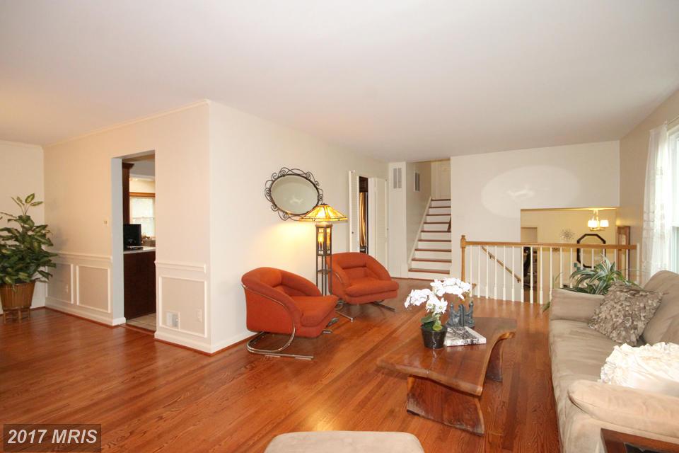 4107 SLEEPY HOLLOW RD, Annandale, VA 22003