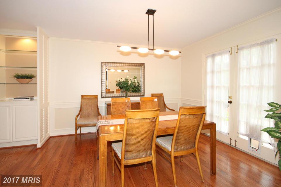 4107 SLEEPY HOLLOW RD, Annandale, VA 22003