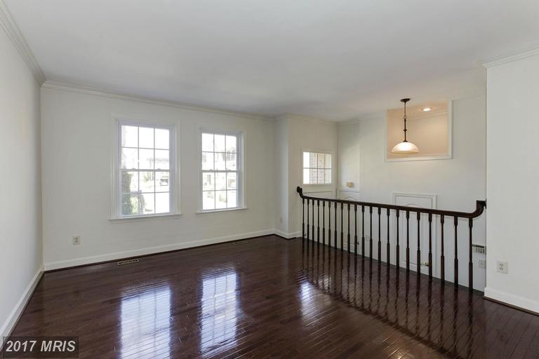 8027 MERRY OAKS COURT, Vienna, VA 22182