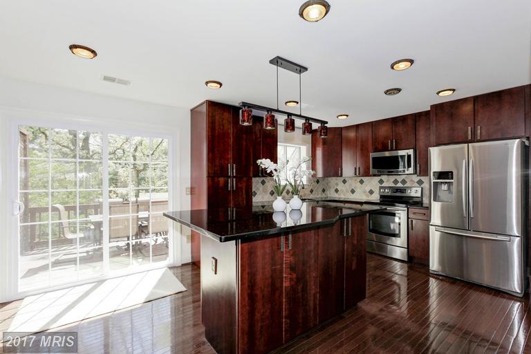 8027 MERRY OAKS COURT, Vienna, VA 22182