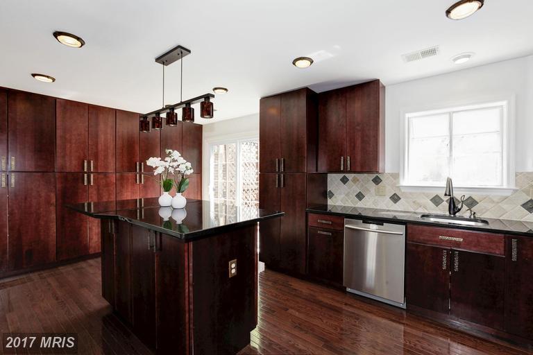 8027 MERRY OAKS COURT, Vienna, VA 22182