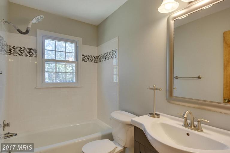 7117 FORT HUNT ROAD, Alexandria, VA 22307