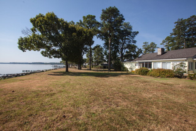 439 Waterview Drive, Hague, VA 22469