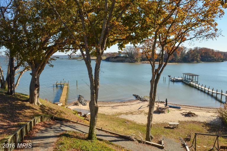 90 Haulover Cir, Montross, VA 22520