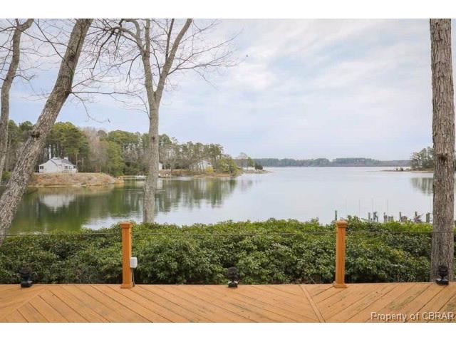 113 Gougher Point Road, Wicomico Church, VA 22579