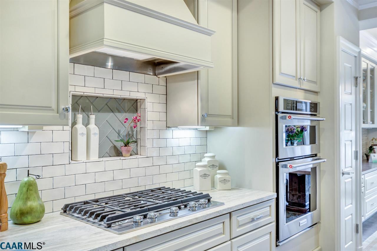 2773 TOWN MEWS LN, Charlottesville, VA 22901