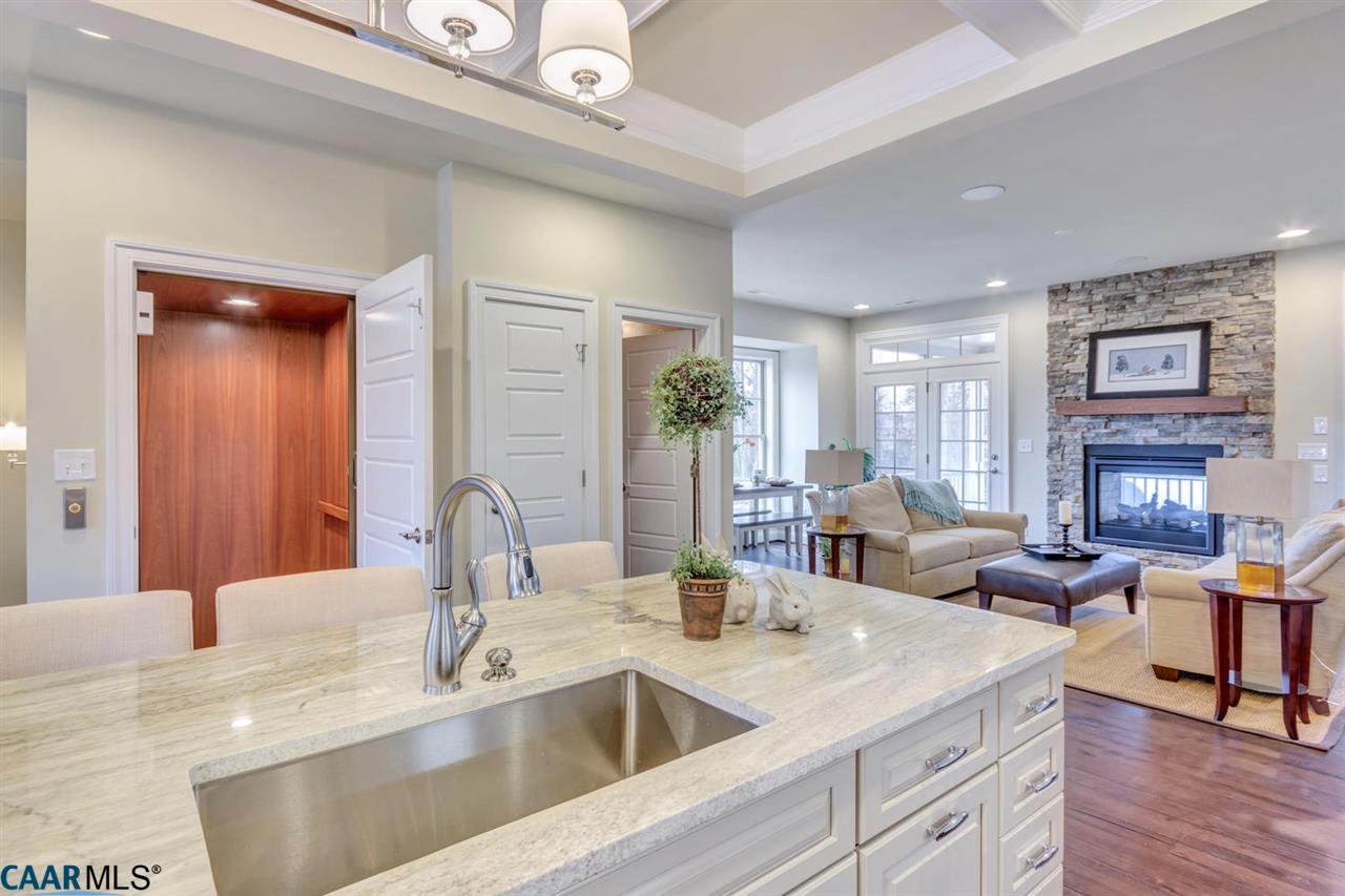 2773 TOWN MEWS LN, Charlottesville, VA 22901