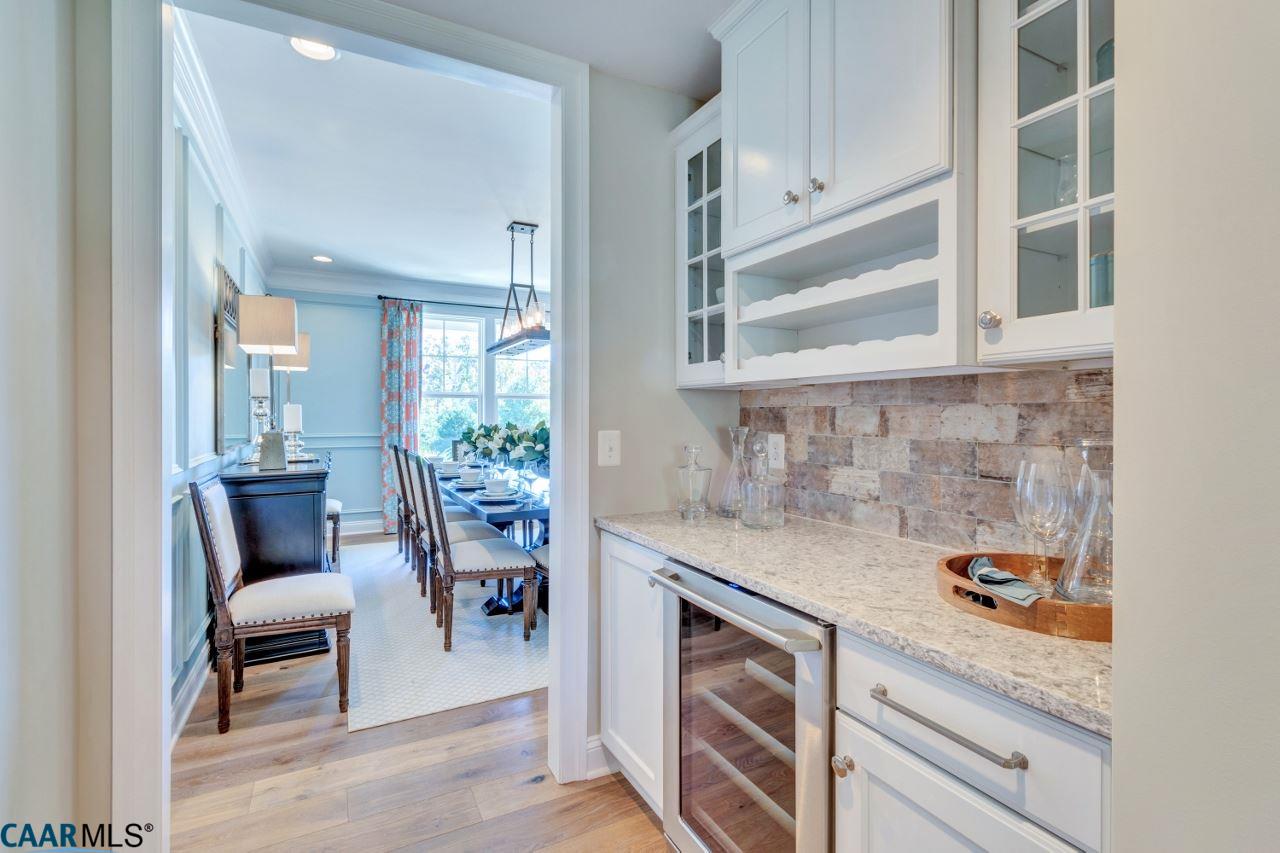 21 FERNDOWN LN, Keswick, VA 22947