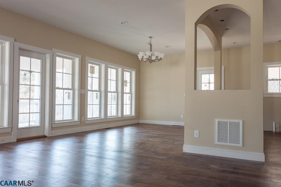 123 WALK AROUND LN, Roseland, VA 22967