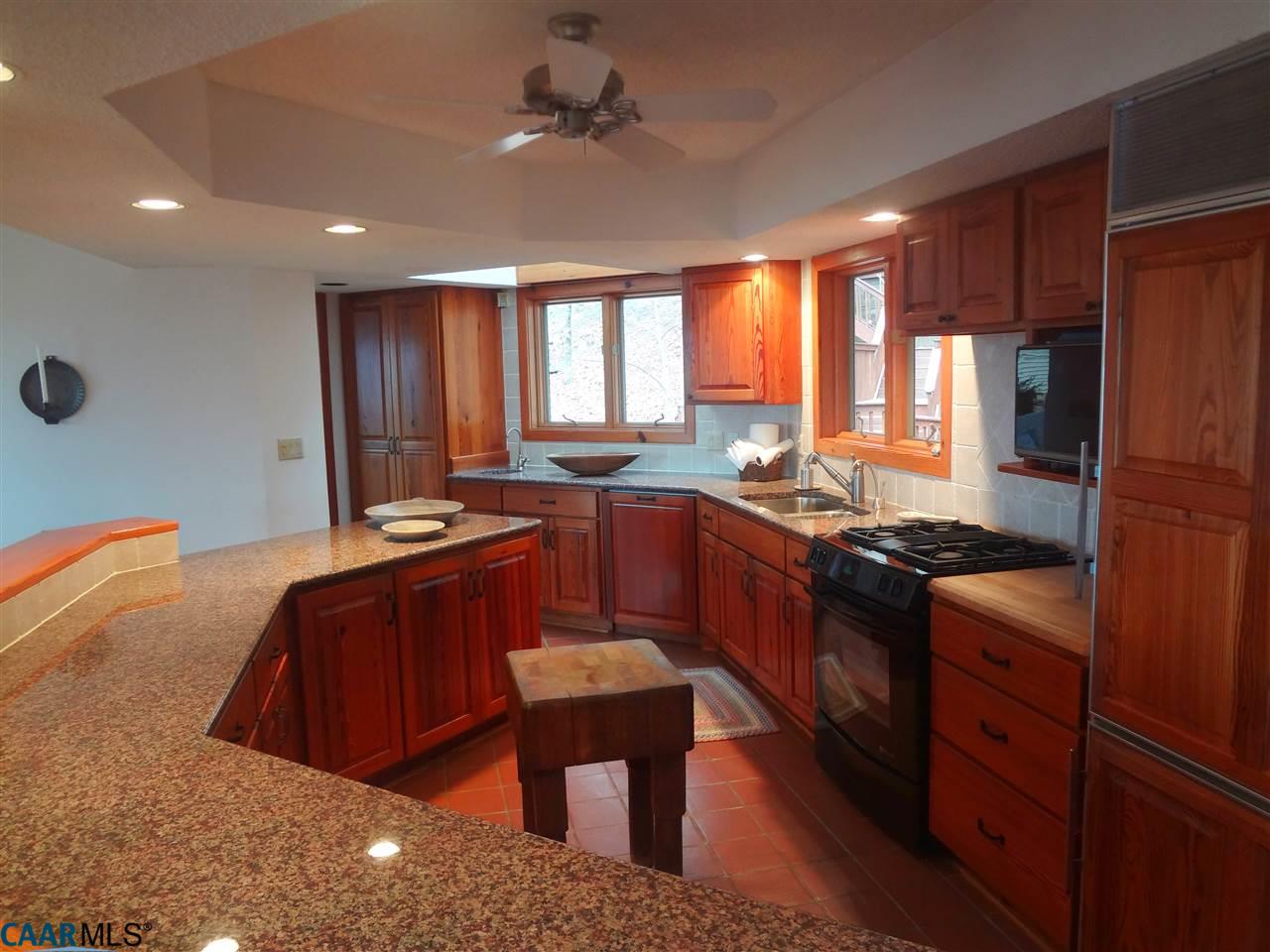 305 CRAWFORDS EDGE, Roseland, VA 22967