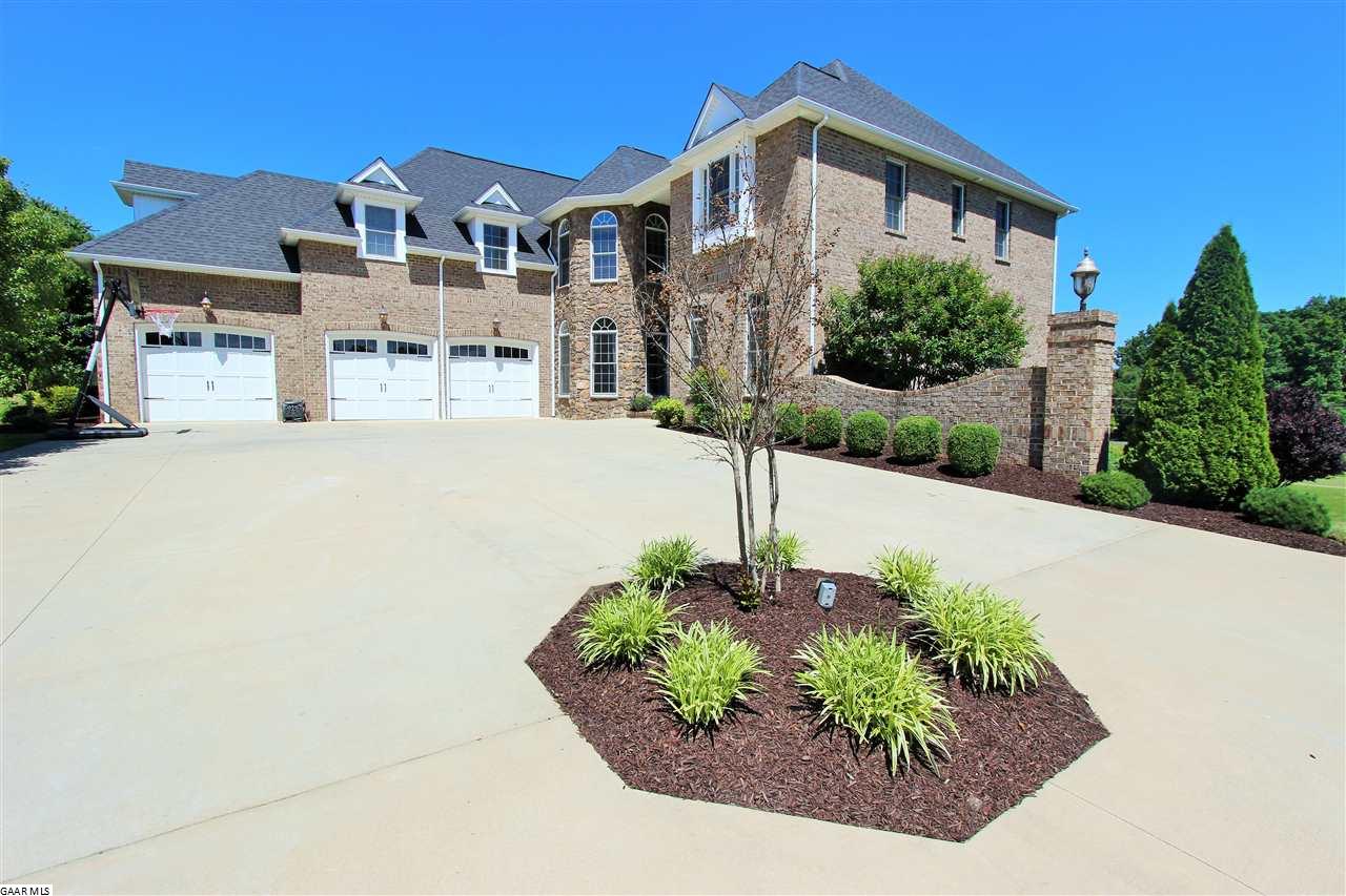 121 STONECREST AVE, Waynesboro, VA 22980