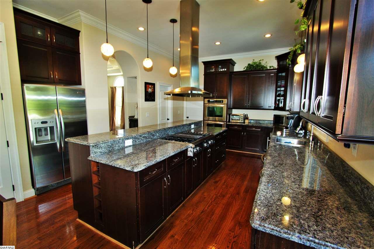 121 STONECREST AVE, Waynesboro, VA 22980