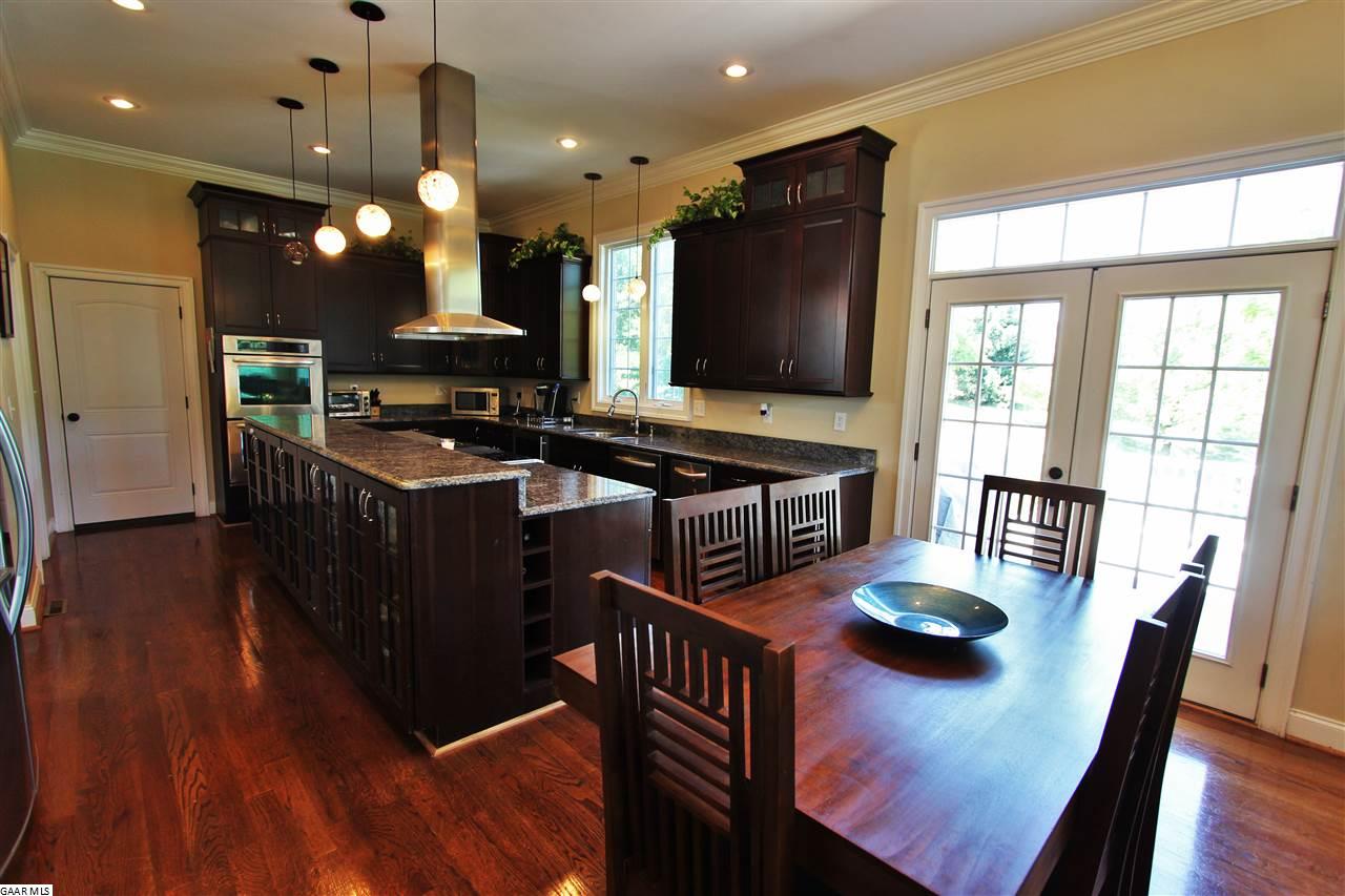 121 STONECREST AVE, Waynesboro, VA 22980
