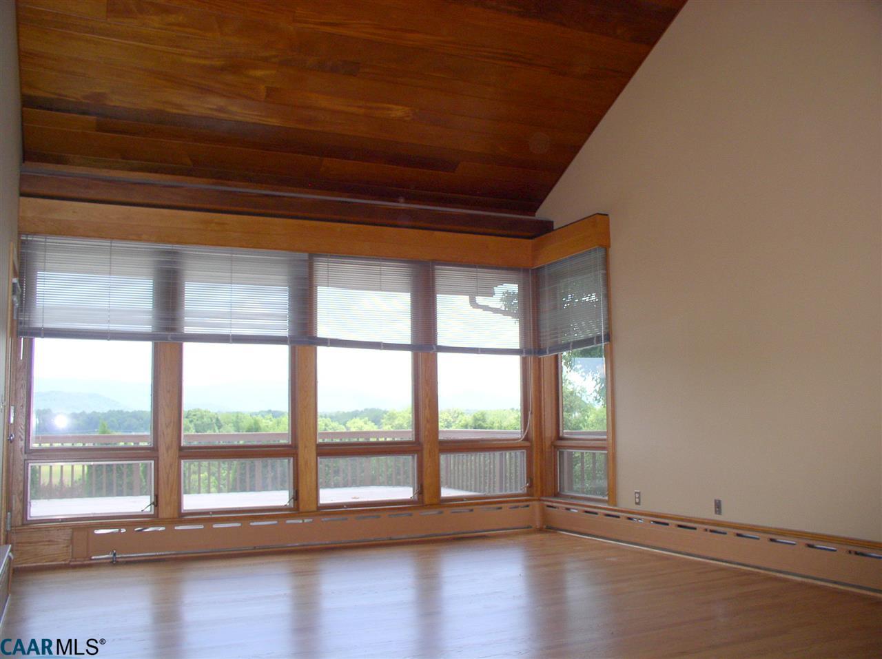 98 WARREN OAKS LN, Waynesboro, VA 22980