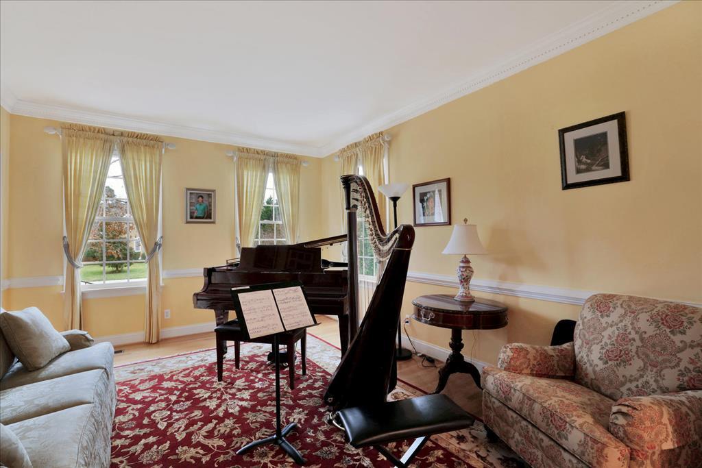 2113 Worchester Rd, Midlothian, VA 23113