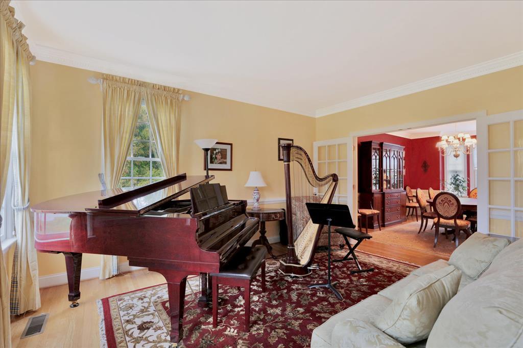 2113 Worchester Rd, Midlothian, VA 23113
