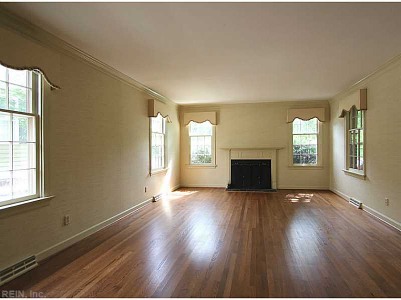 512 ENGLAND ST S, Williamsburg, VA 23185