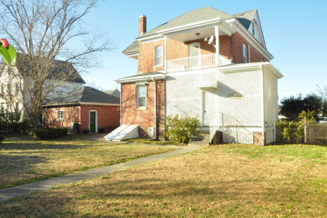 314 TAZEWELL AVE, Cape Charles, VA 23310