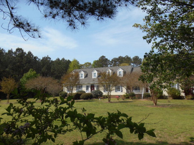 6080 JOHNSON POINT LN, Jamesville, VA 23398
