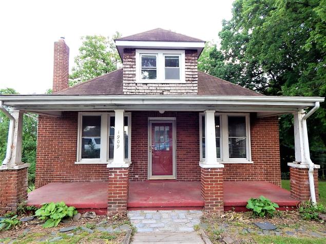 1909 Wallace Ave NERoanoke, VA, 24012Roanoke City County