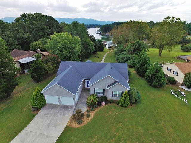 1688 PLANTERS DR, Huddleston, VA 24104