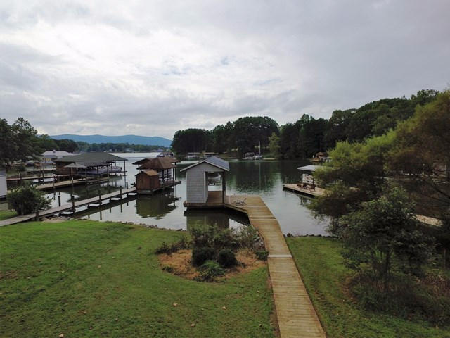 1688 PLANTERS DR, Huddleston, VA 24104