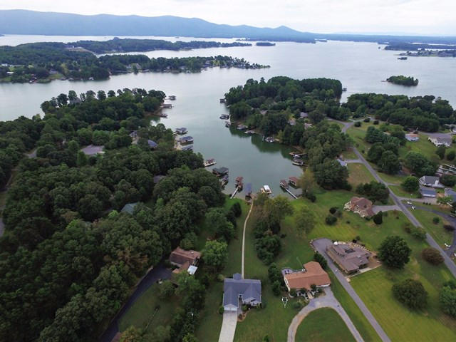 1688 PLANTERS DR, Huddleston, VA 24104