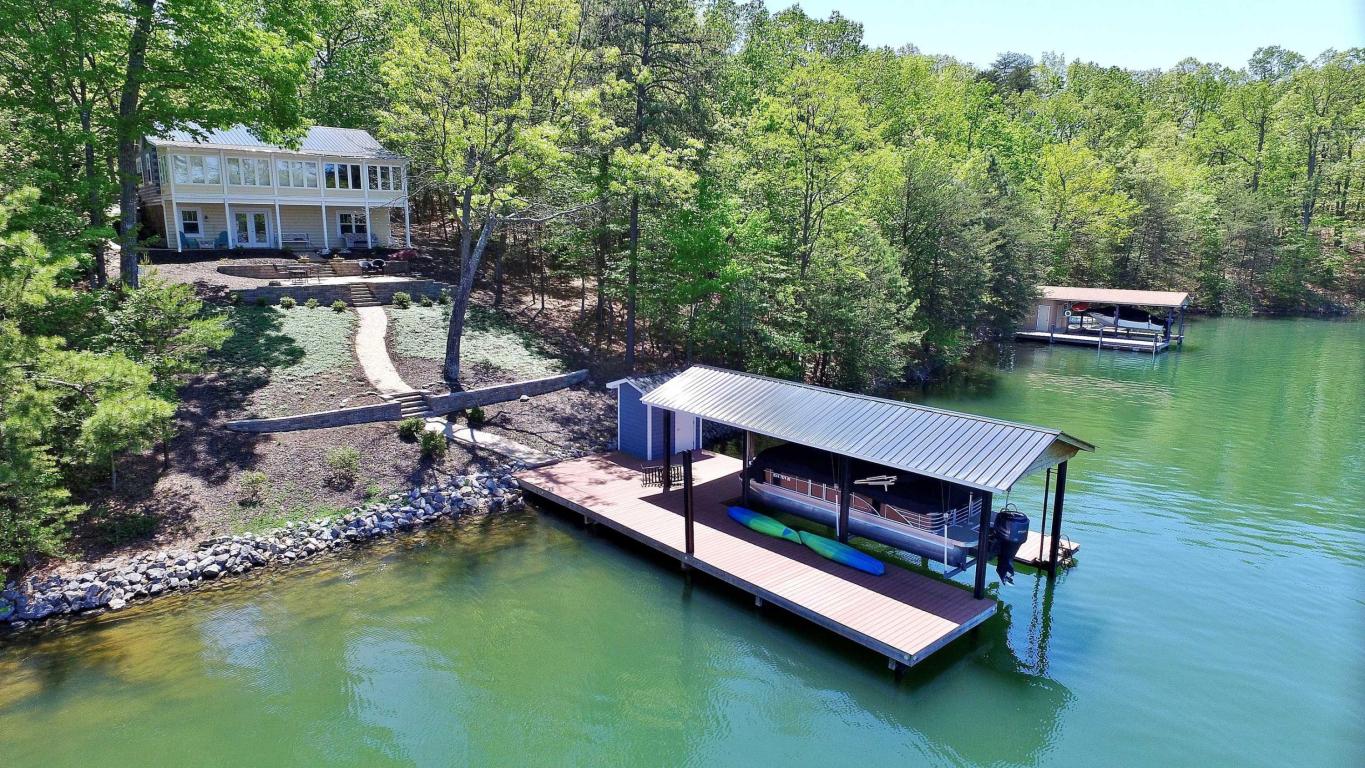 2436 Capewood DR, Huddleston, VA 24104