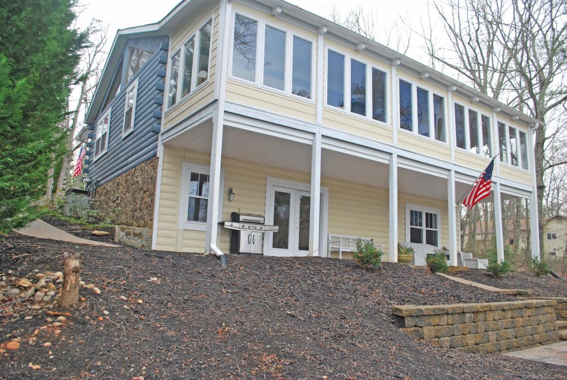 2436 Capewood DR, Huddleston, VA 24104
