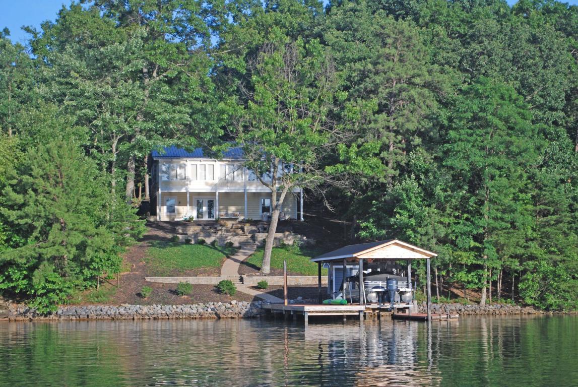 2436 Capewood DR, Huddleston, VA 24104