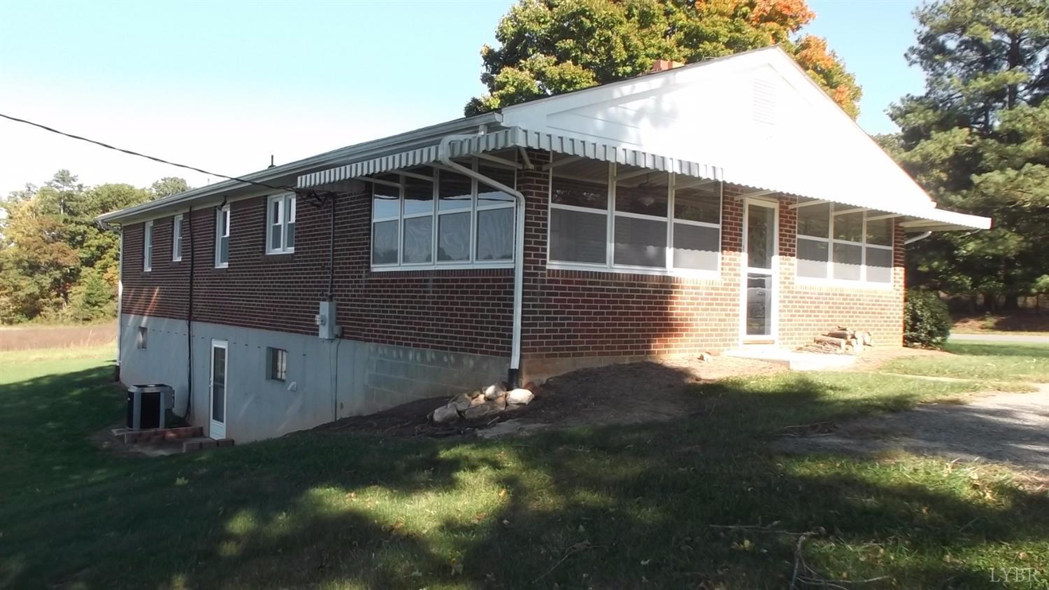 1725 Dundee Road, Huddleston, VA 24104
