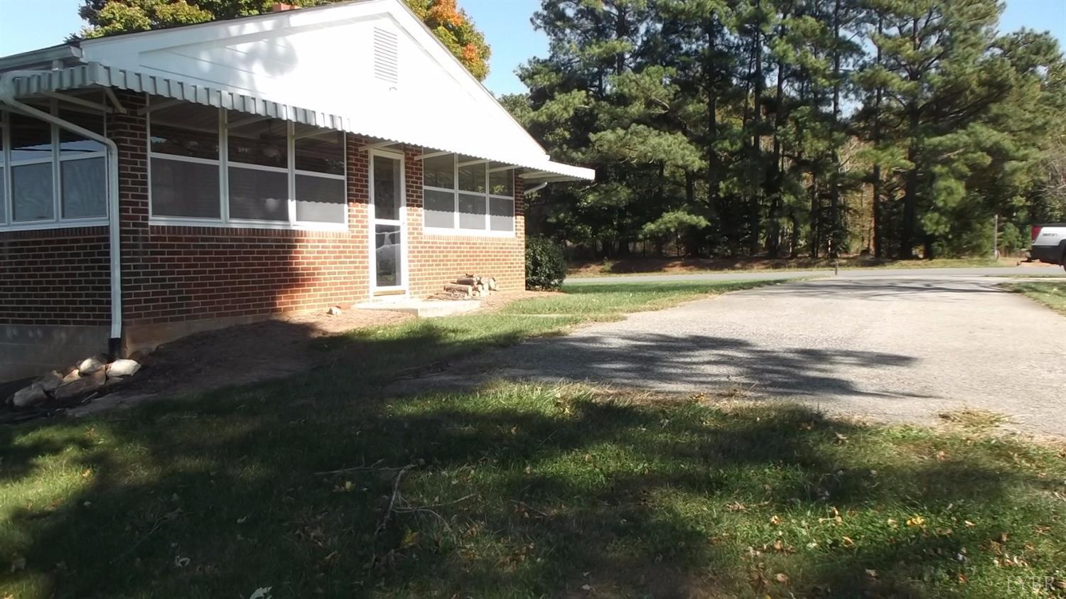 1725 Dundee Road, Huddleston, VA 24104