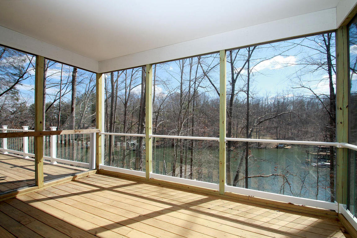 42 WINDWARD POINTE DR, Moneta, VA 24121