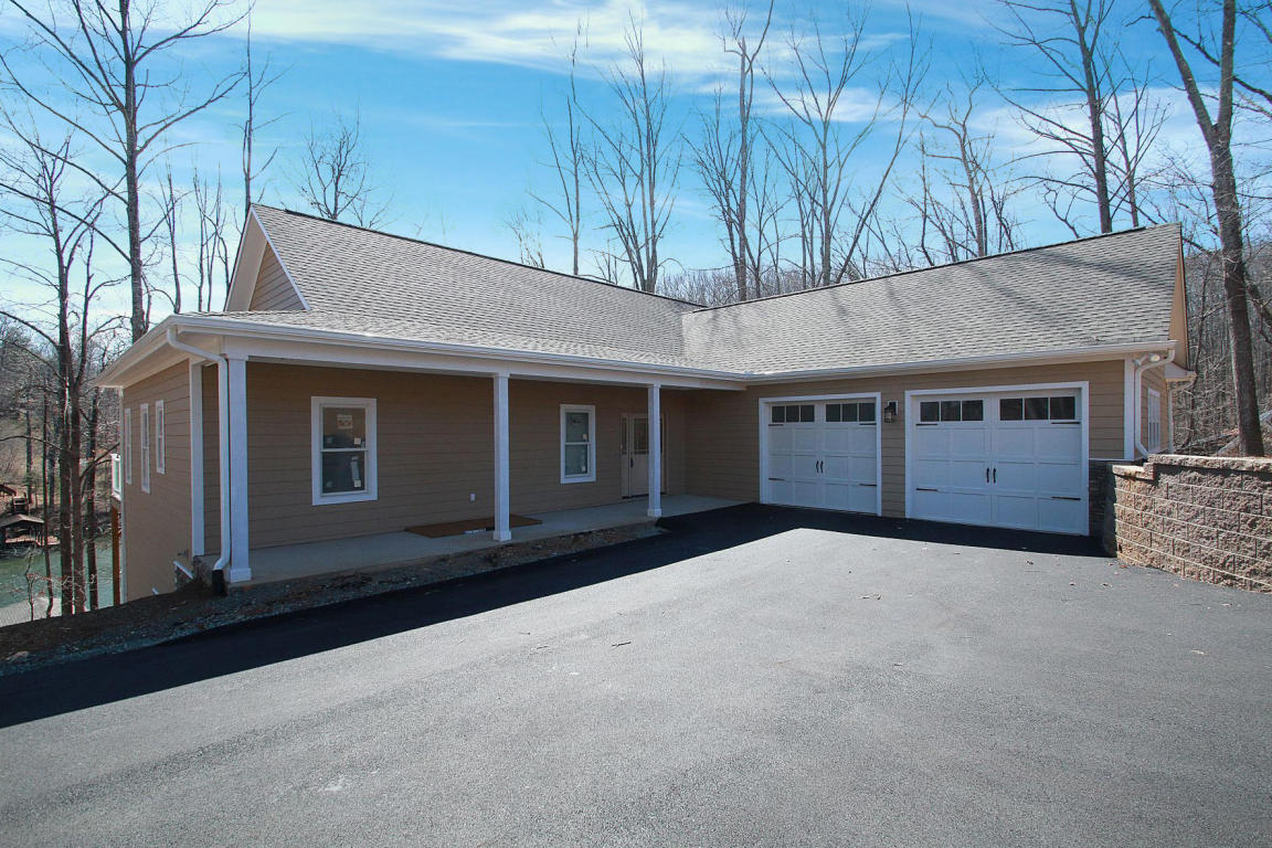 42 WINDWARD POINTE DR, Moneta, VA 24121