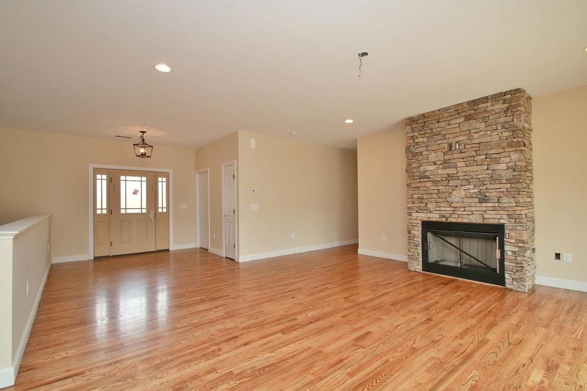 42 WINDWARD POINTE DR, Moneta, VA 24121