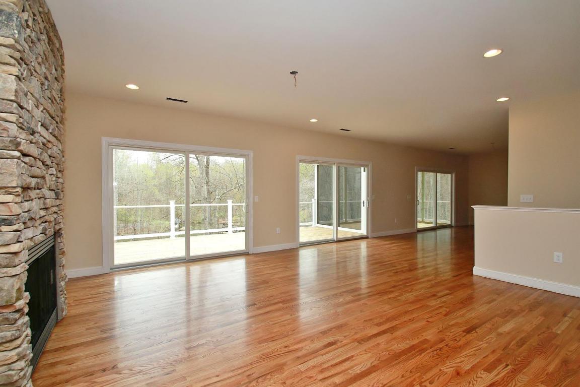 42 WINDWARD POINTE DR, Moneta, VA 24121