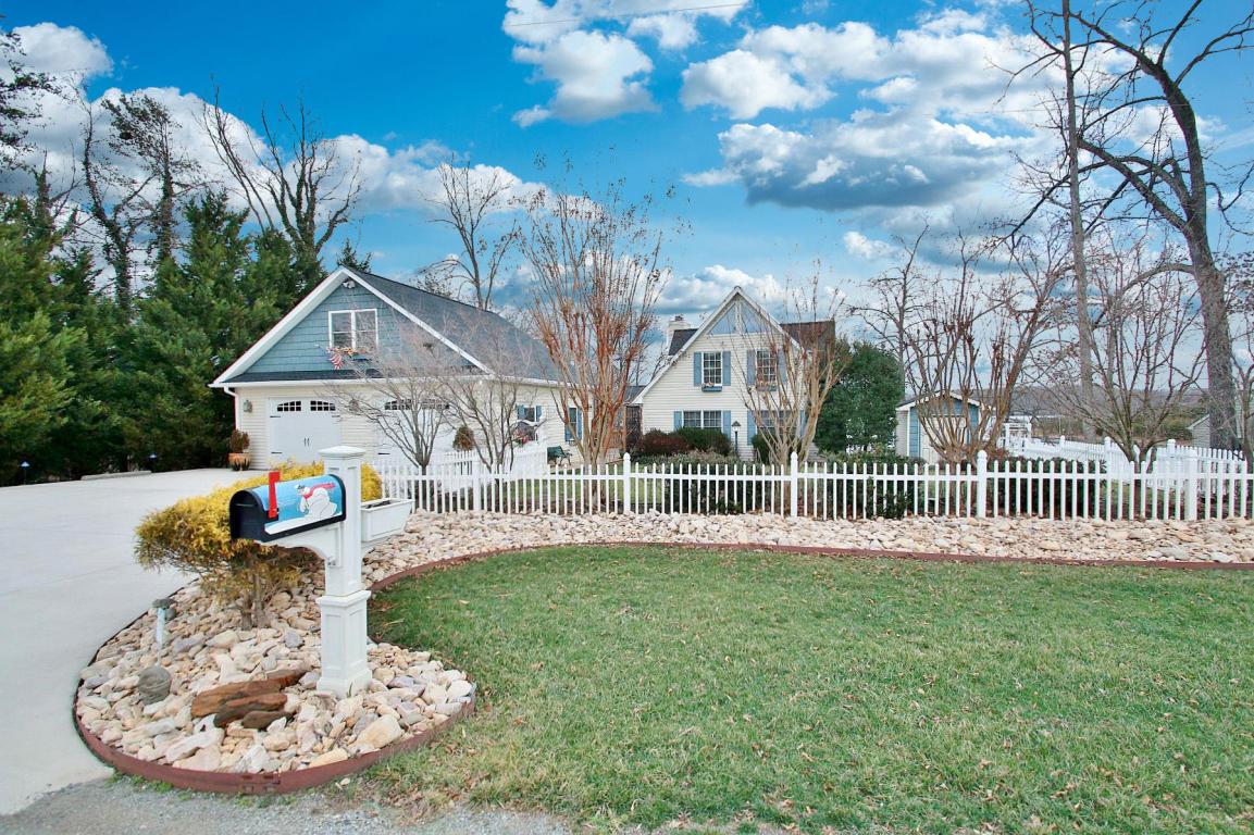 95 Oak Grove DR, Moneta, VA 24121