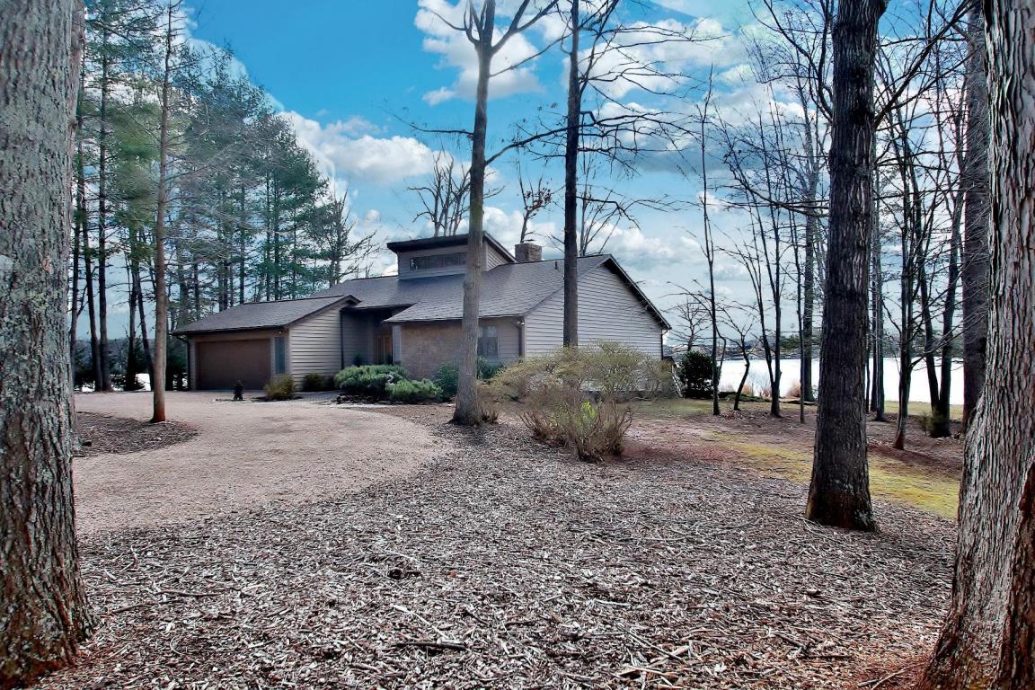 4140 Isle Of Pines DR, Moneta, VA 24121