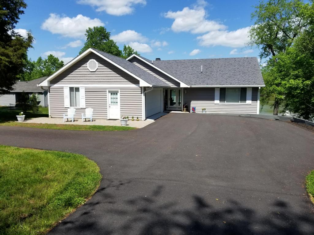 5 LAKEMOUNT CIR, Moneta, VA 24121